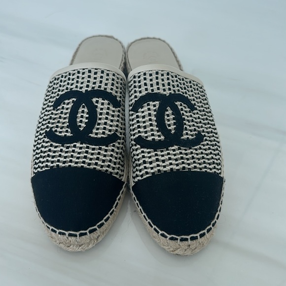 Chanel authentic mules .. size 40 - Picture 2 of 5